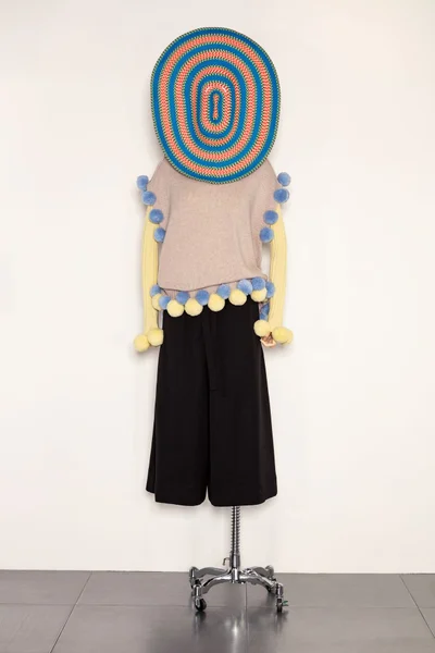 Look 16
